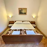 In 44018 * Dramalj