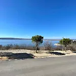 In 44018 * Dramalj