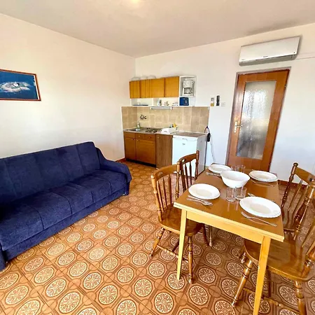 Apartman In 44018 Dramalj