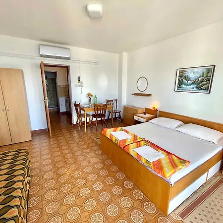 In 44018 Apartman *